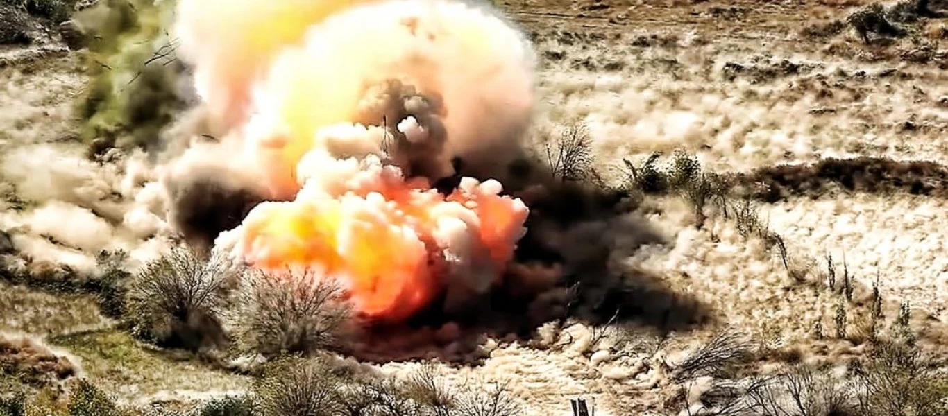 Οι Αμερικανοί πεζοναύτες σε μαζικές βολές πυροβολικού (βίντεο)